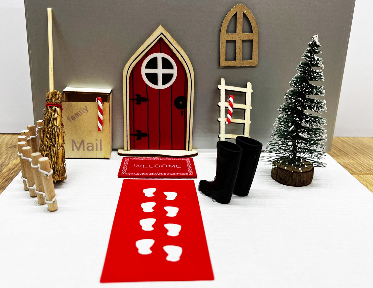 Triton-X-Wichteltuer-Set-11-teilig-Holz-Weihnachtself-tuer-881992-kaufen-bei-lafueliki