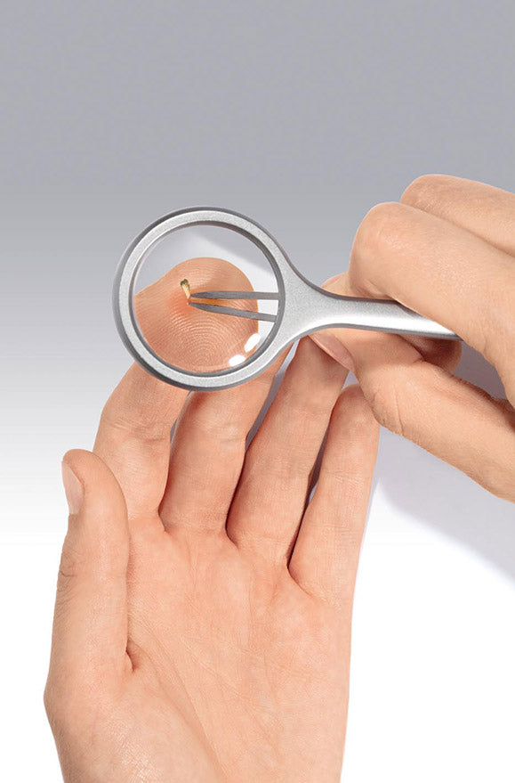 Trizette-Lupenpinzette-mit-Beleuchtung-hand