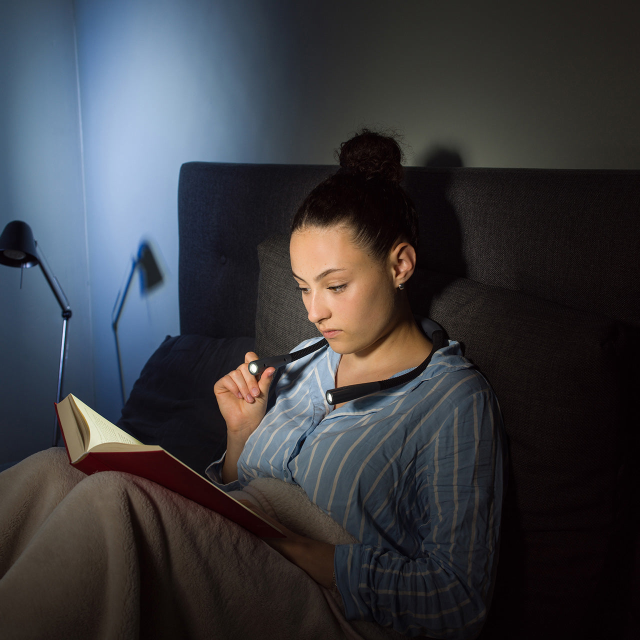 Wedo-LOOPLihgt-mobile-Leselampe-buchlesen-25422101-lafueliki