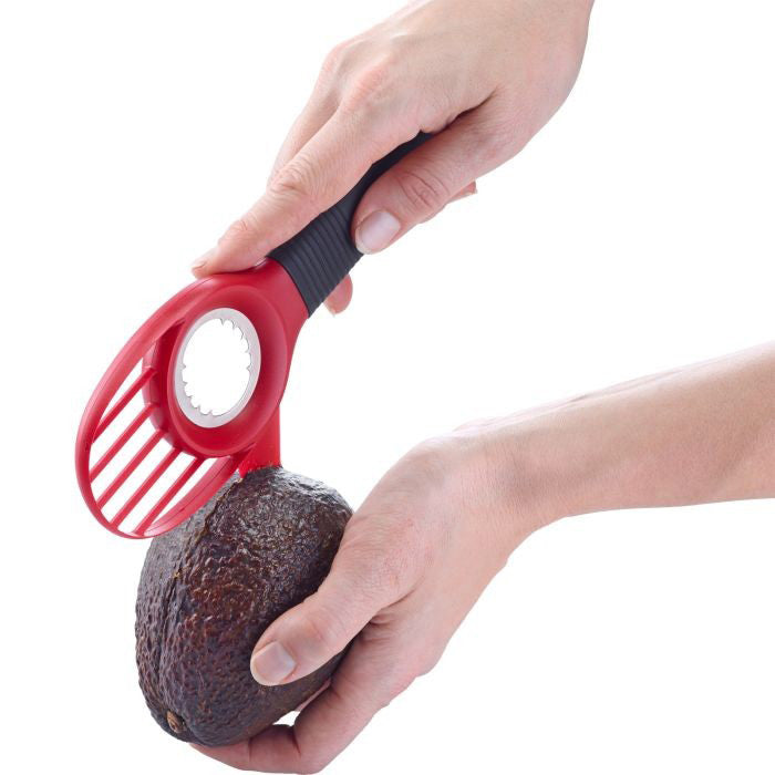 Westmark-Avocadoschneider-Hello-3in1-anwendung-oeffnen-51562270-lafueliki